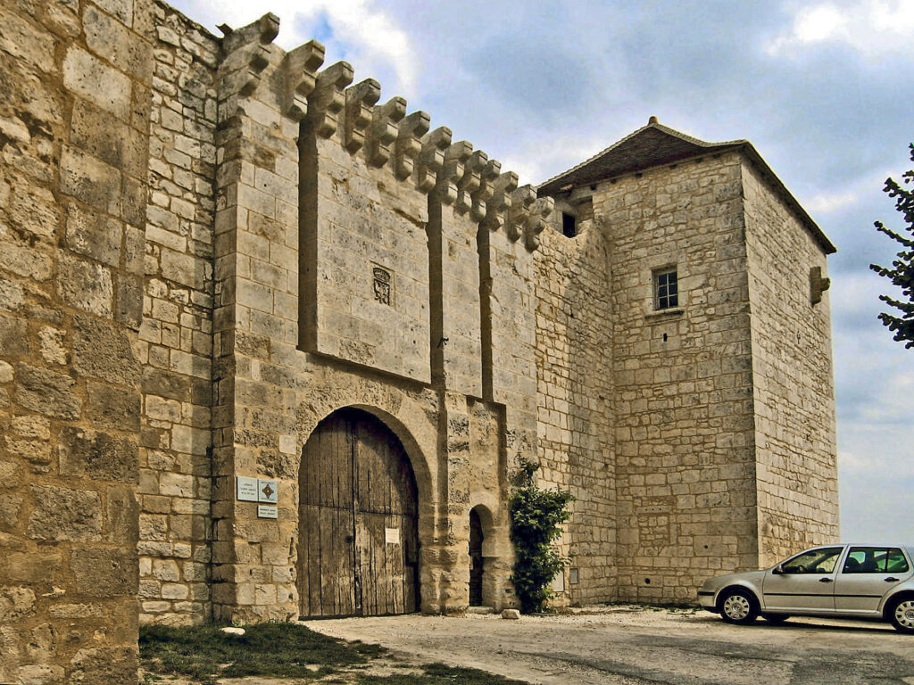 Les tours du château de Villebois-Lavalette, lieu de commandement des Béliard de Beaupré