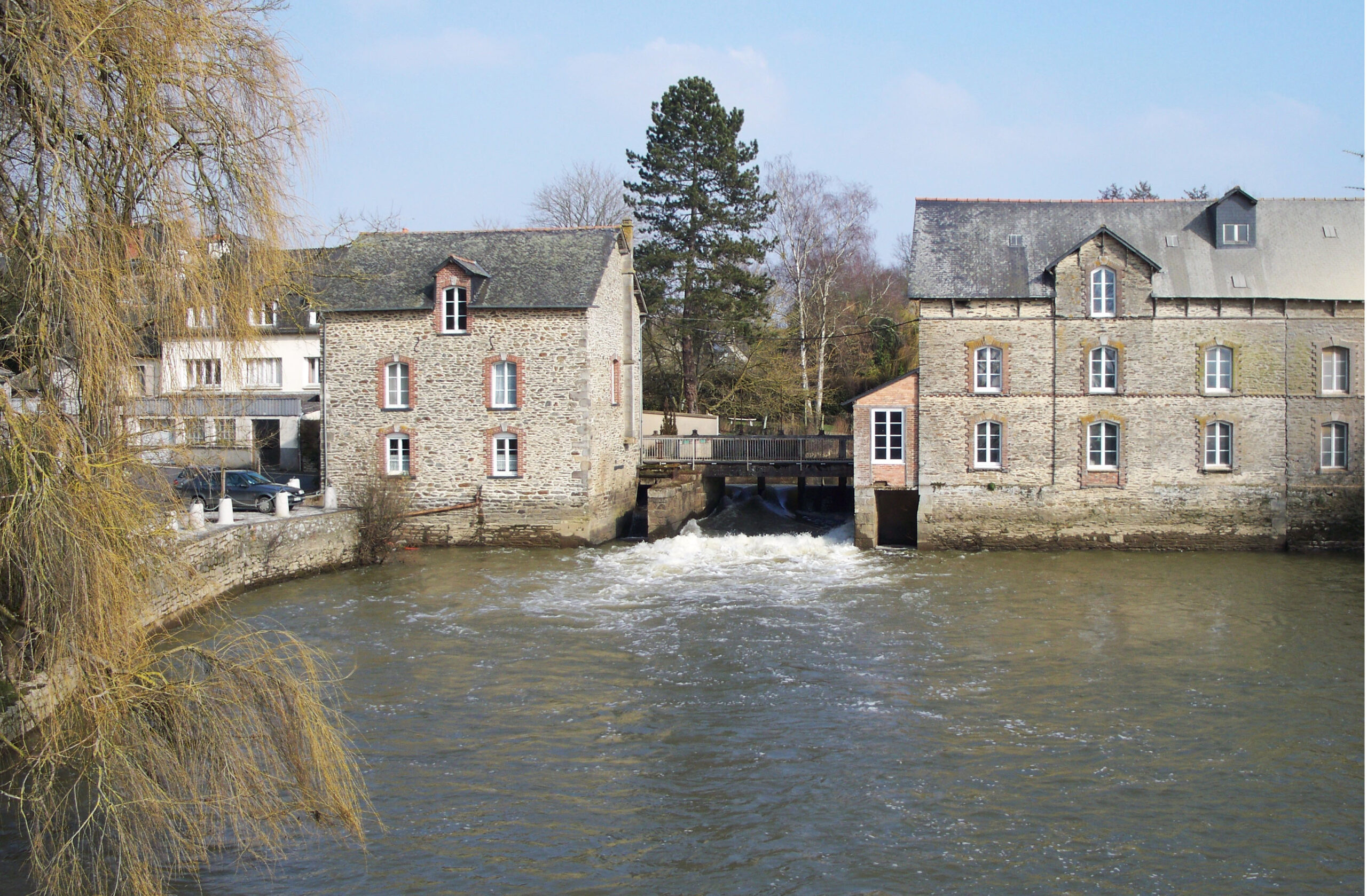 Le moulin d’Acigné au bord de l’eau