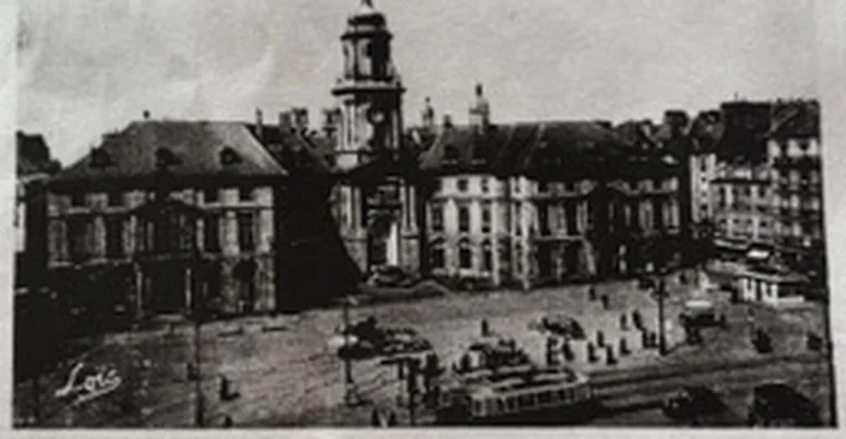 Carte postale ancienne de la place de la Mairie à Rennes, avec l'hôtel de ville et son campanile