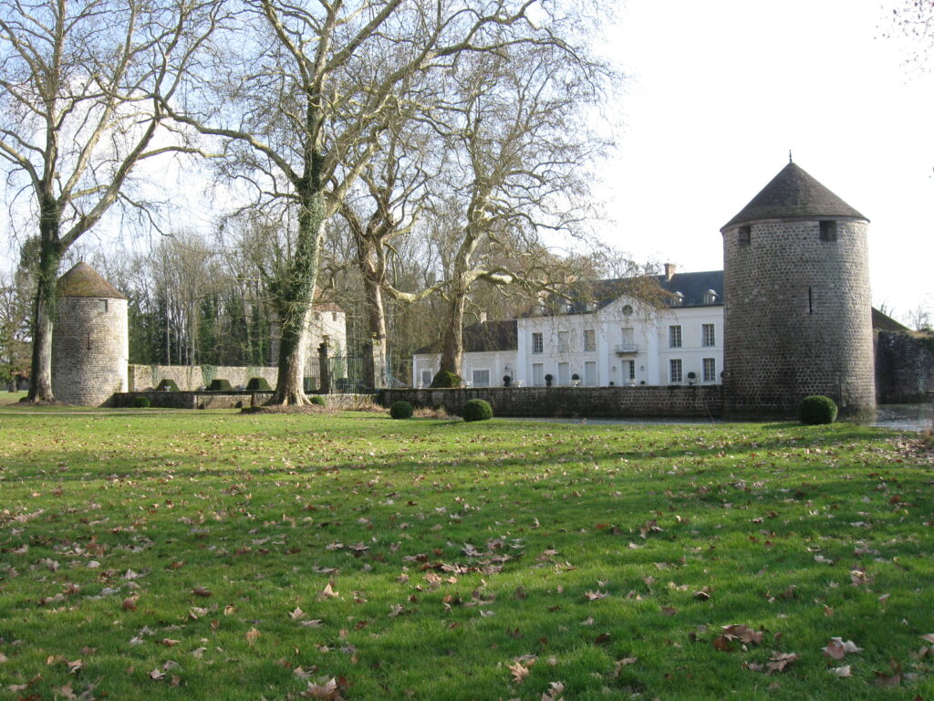 Le château de Diant, le 20 février 2019 : tours, murs et douves d’une seigneurie associée aux Chanteprime à la fin du XIVe siècle.