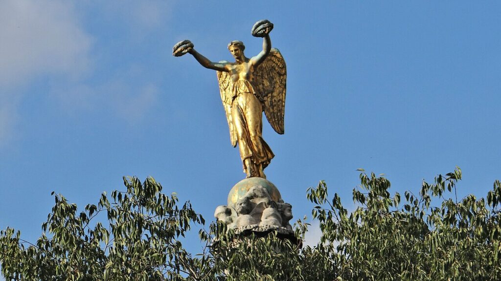 La Victoire de Louis-Simon Boizot sur la fontaine du Palmier, place du Châtelet, le 30 septembre 2023.